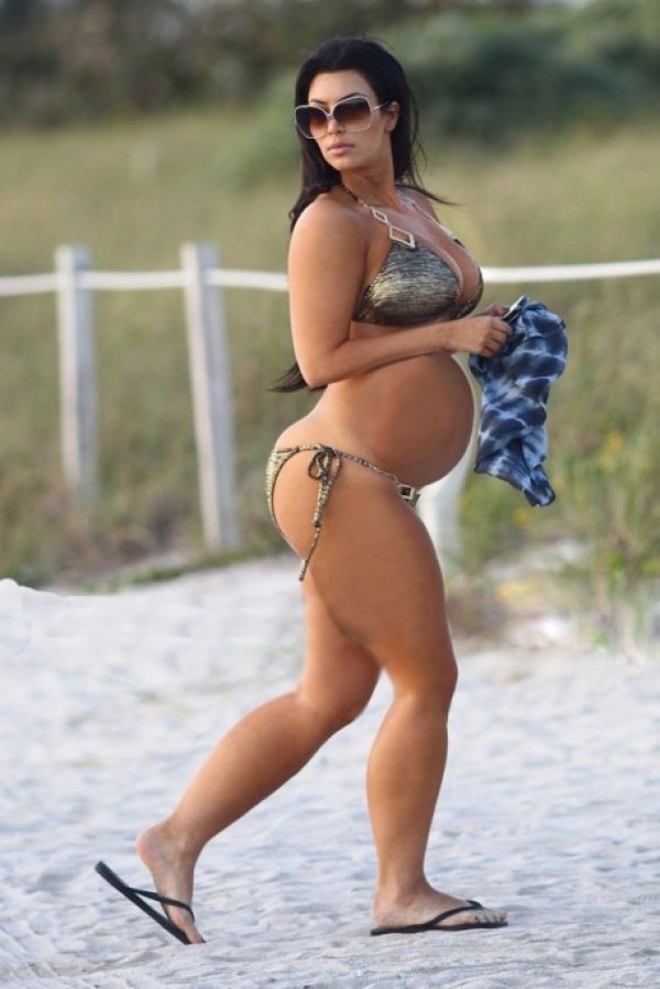 1381kim-kardashian-pregnant.jpg