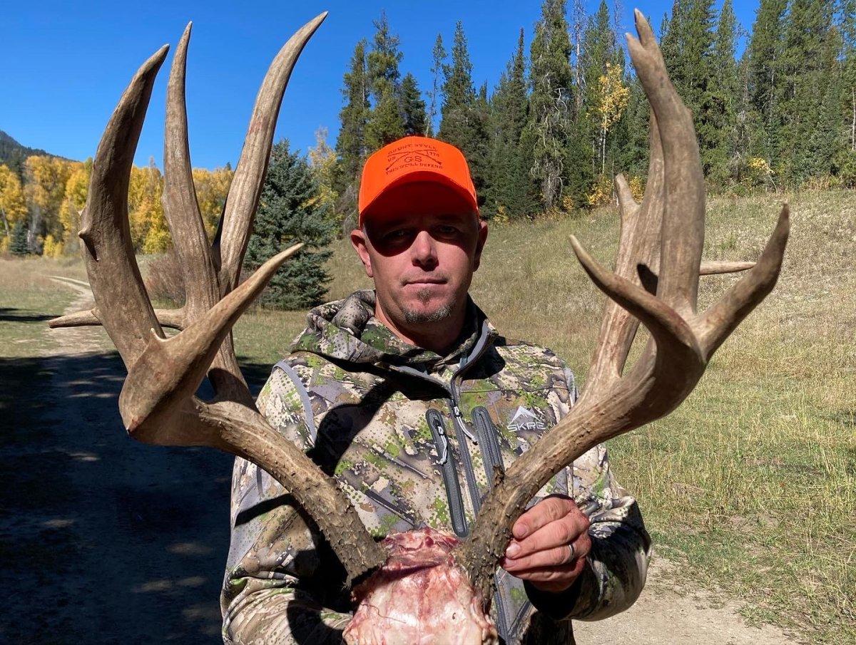Big Wyoming Buck 1.JPG